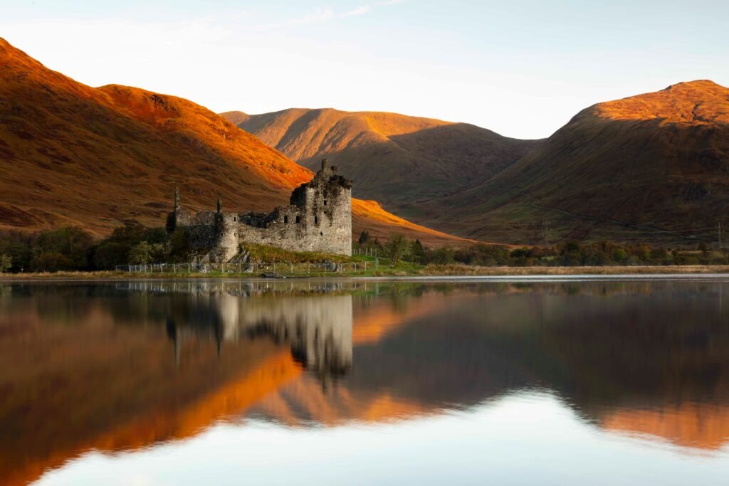 SCOTLAND Kilchurn castle martin-bennie-unsplash